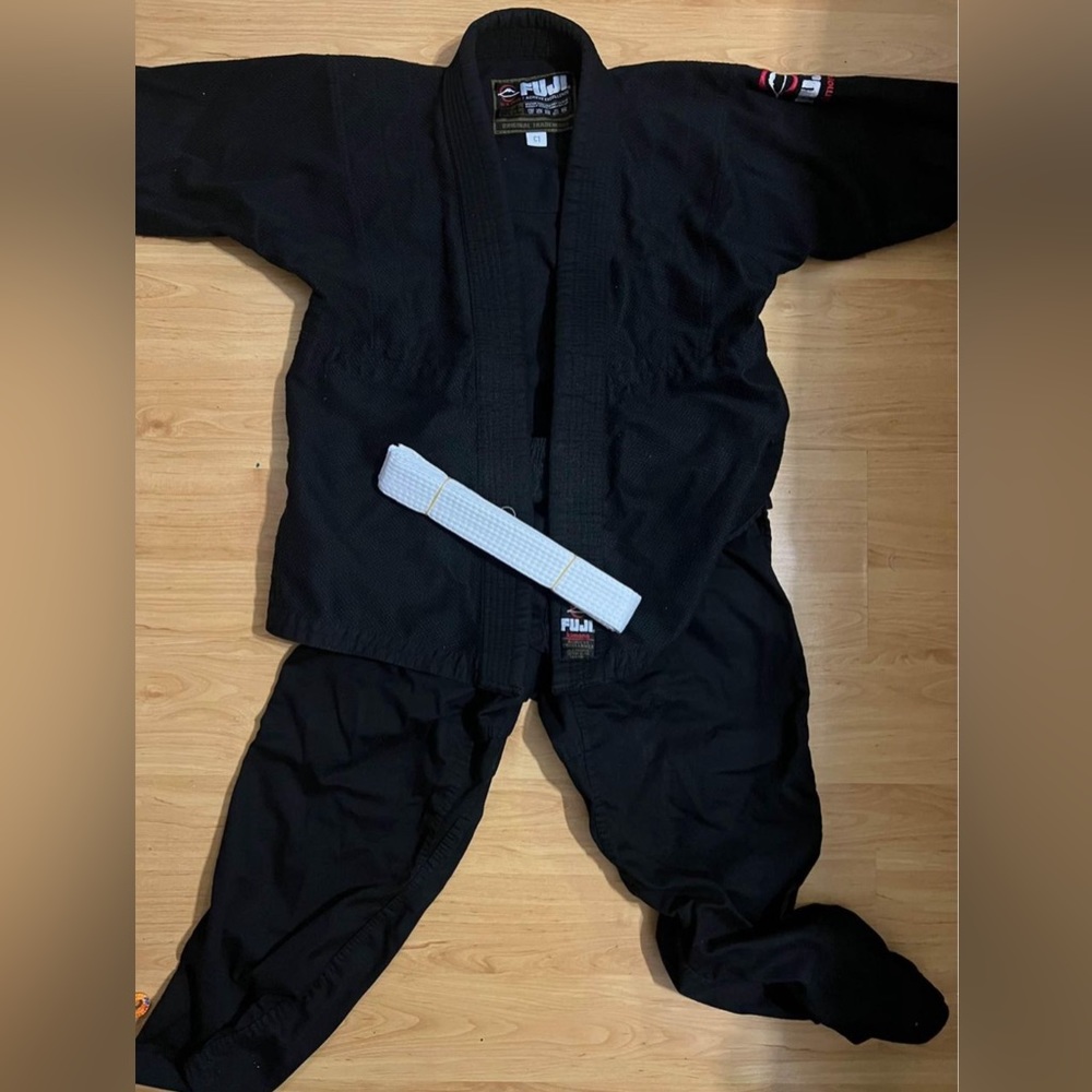 Kids Brazilian jujitsu C1 gi.Gi goes around $80-$70